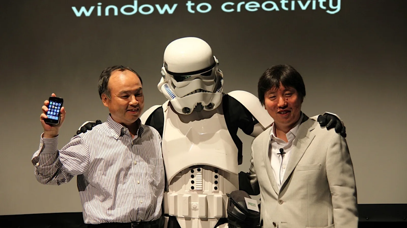 Masayoshi Son e Elon Musk discutindo planos de data centers orbitais e tecnologia espacial