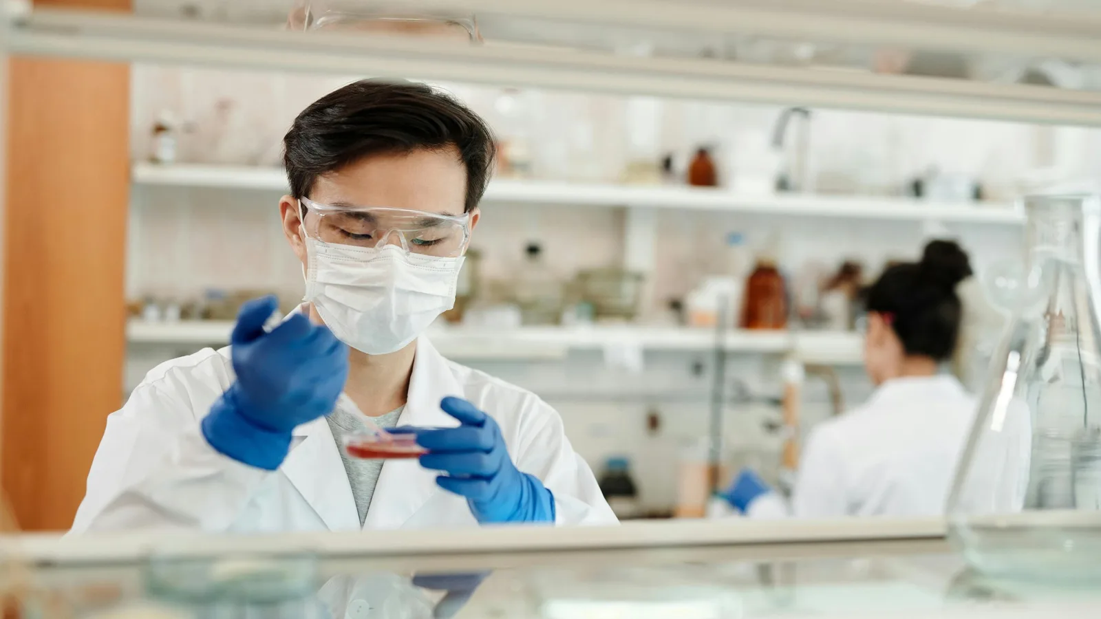 Laboratório de pesquisa da Universidade de Washington focado em IA para desenvolvimento de medicamentos