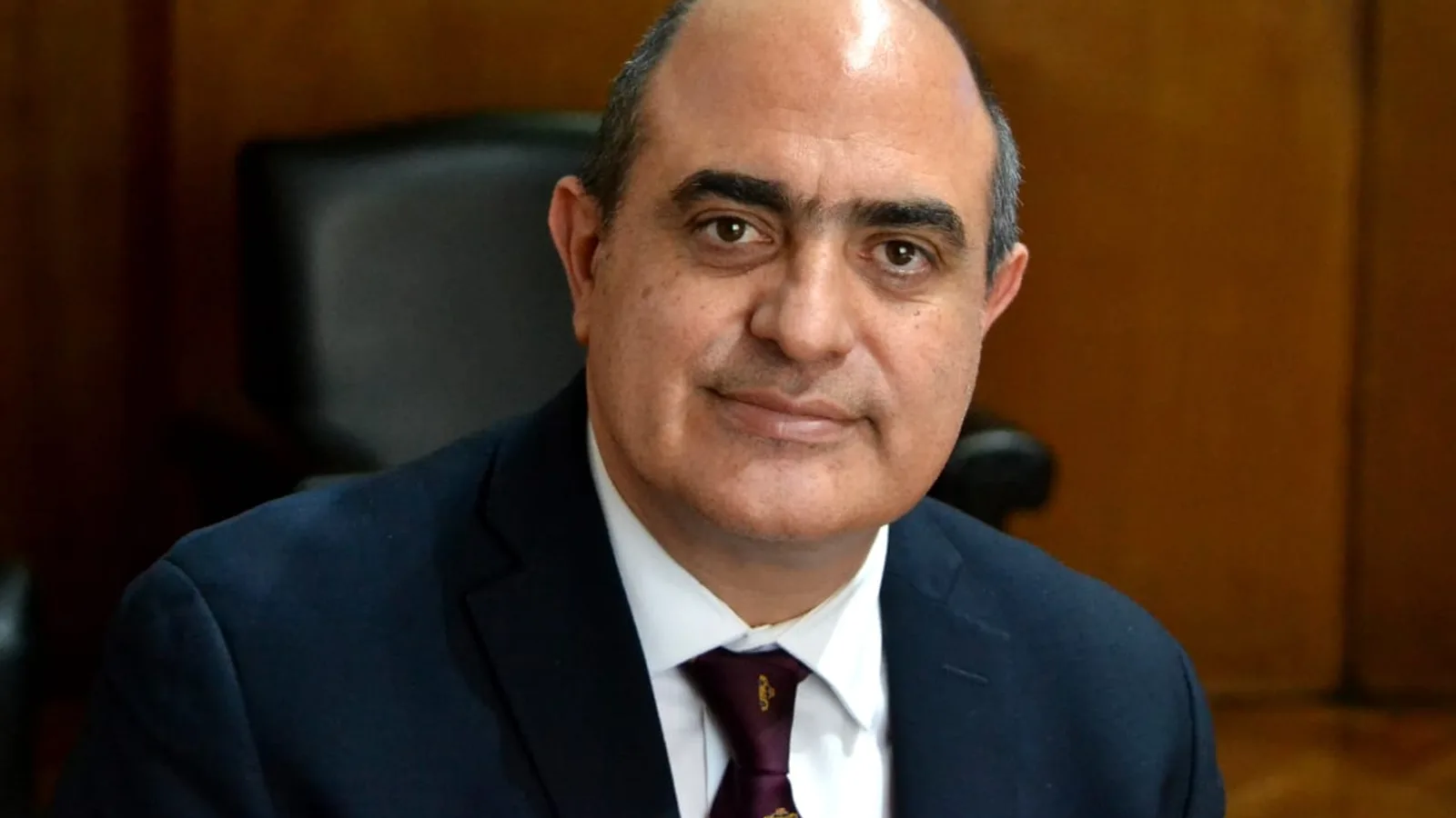 Assistente jurídico utilizando ferramentas de IA para apoiar advogados durante audiência judicial